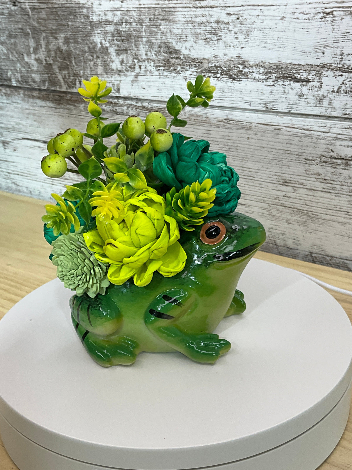 Hoppy Ever After | Frog Sola Wood Flower Arrangement