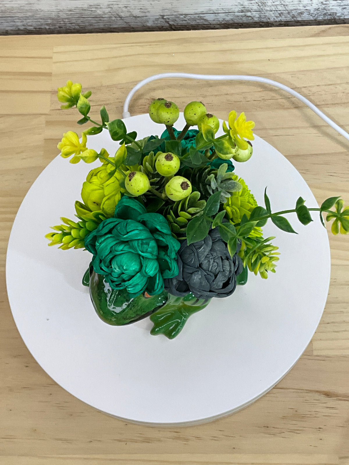 Hoppy Ever After | Frog Sola Wood Flower Arrangement