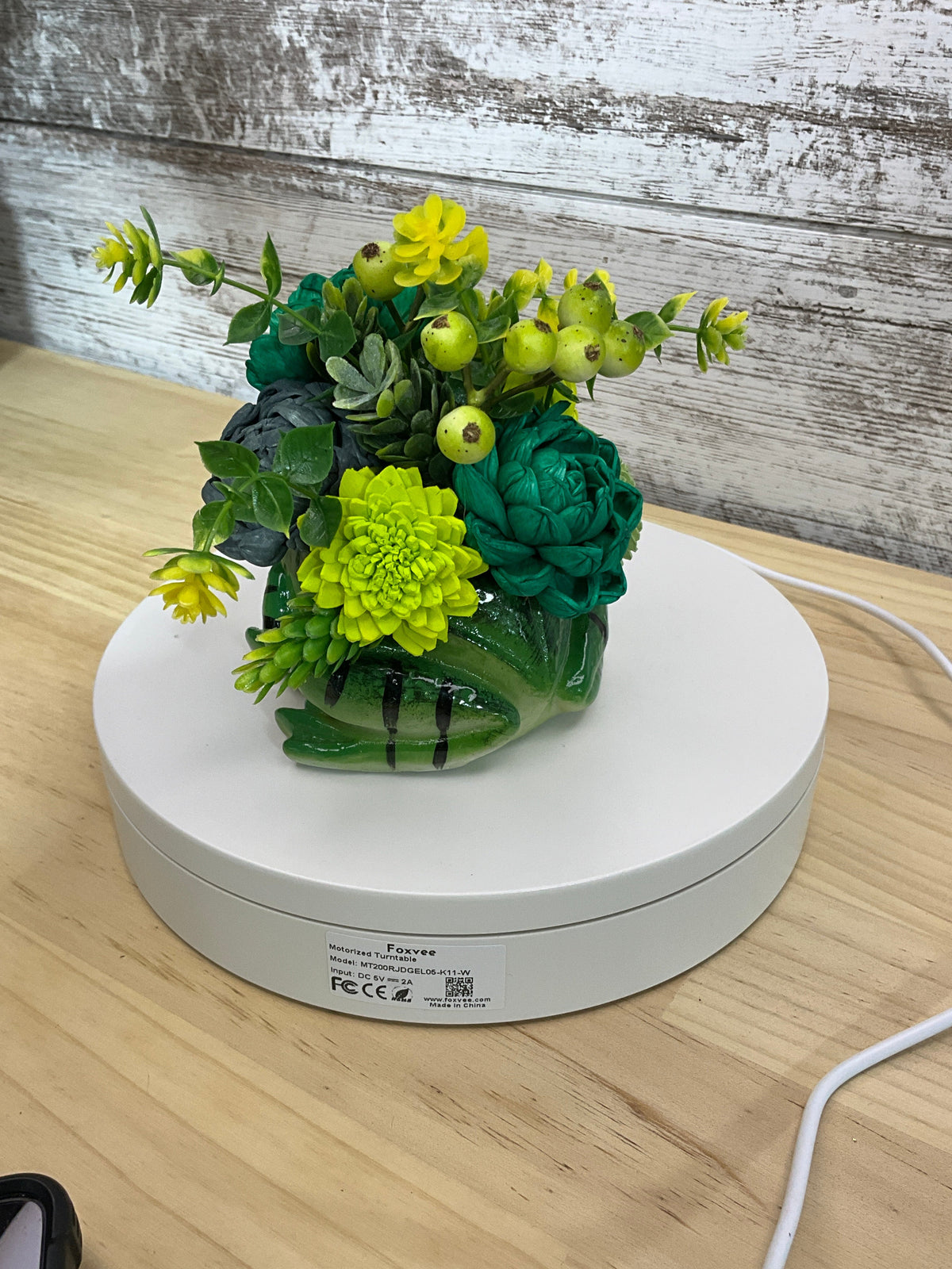 Hoppy Ever After | Frog Sola Wood Flower Arrangement