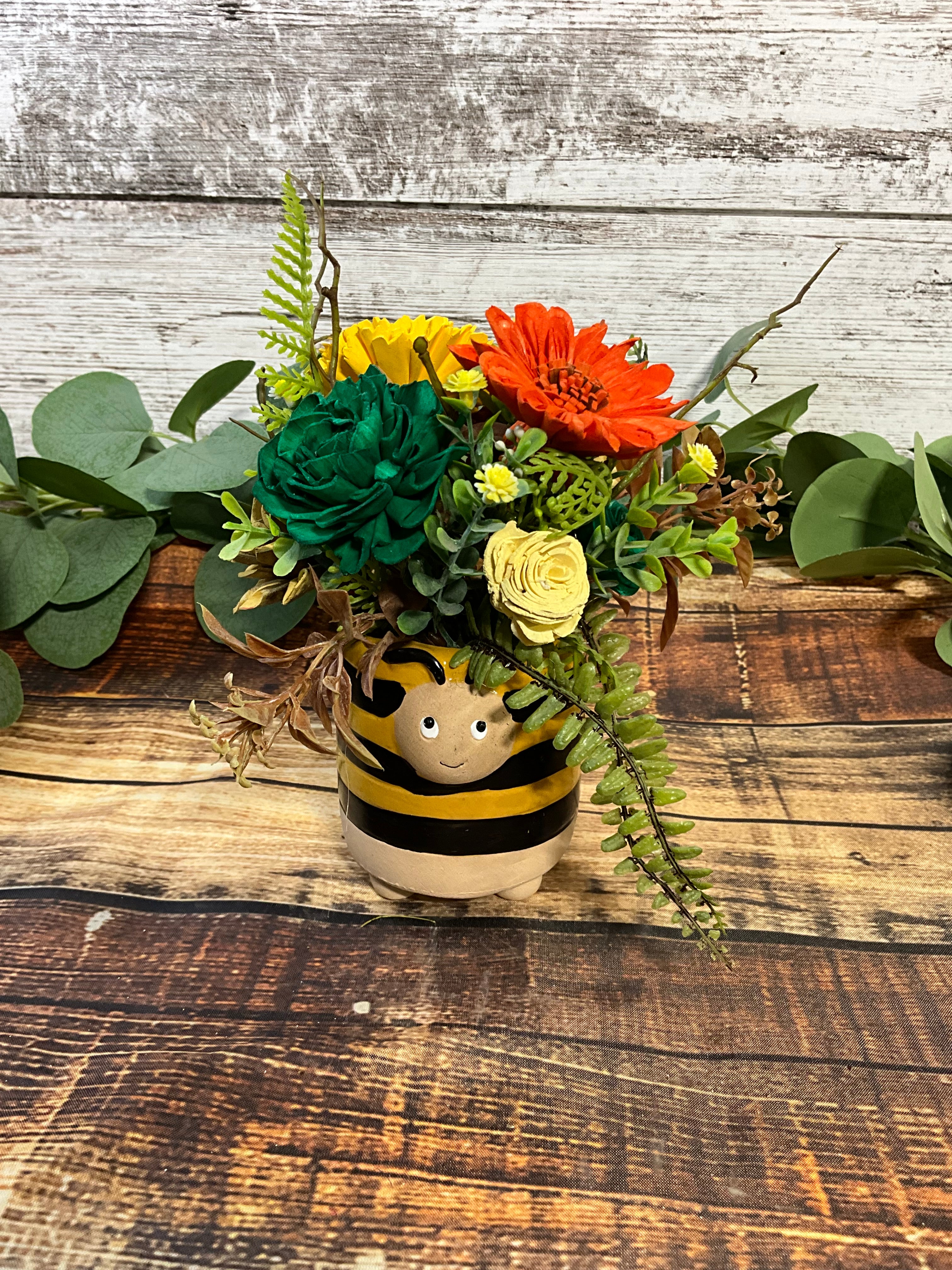 Buzzy Bee - Farmhouse Sola Wood Arrangement