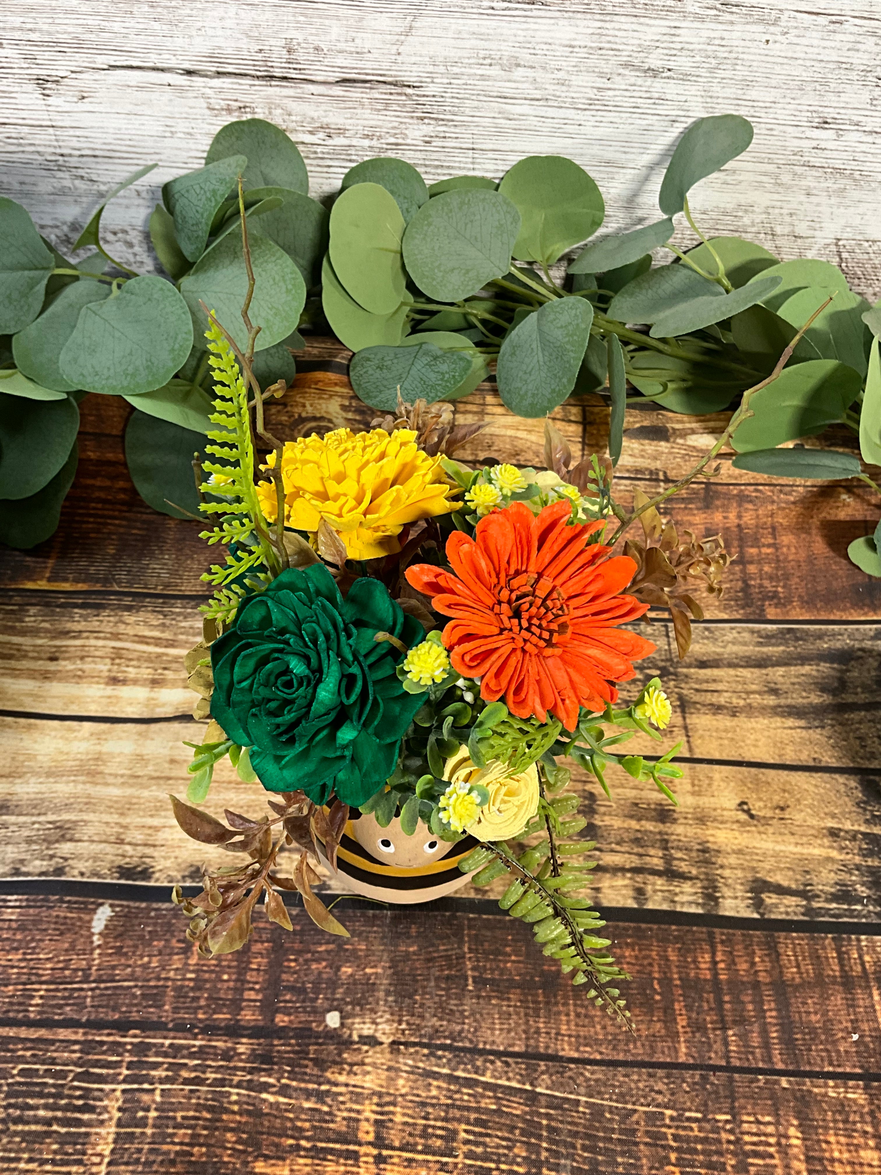 Buzzy Bee - Farmhouse Sola Wood Arrangement