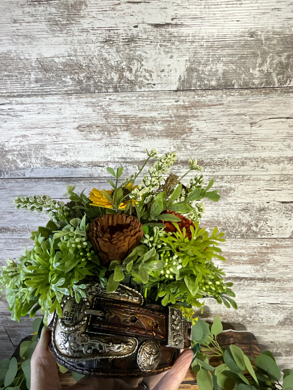 Rustic Belt Buckle Sola Wood Arrangement